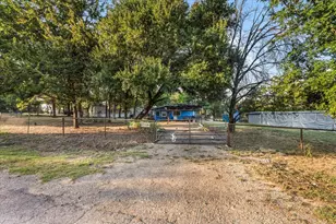 391 Gina Cir, Granbury, TX 76049 - Photo 17