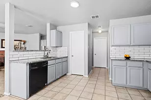 8709 Hunters Creek Dr, Fort Worth, TX 76123 - Photo 7