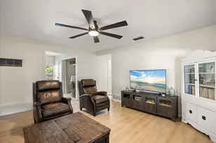 859 N Belknap St, Stephenville, TX 76401 - Photo 5