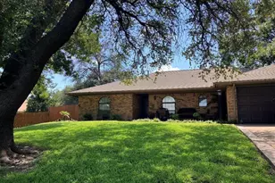 3913 Misty Meadow Dr, Fort Worth, TX 76133 - Photo 3