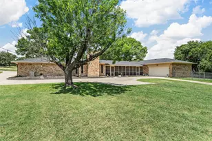 2402 White St, Clifton, TX 76634 - Photo 3