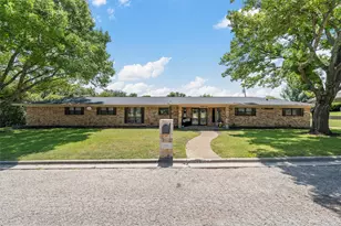 2402 White St, Clifton, TX 76634 - Photo 7