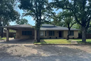 703 San Jacinto St, Mineral Wells, TX 76067 - Photo 3