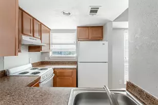 1901 N Fitzhugh Ave, Dallas, TX 75204 - Photo 9