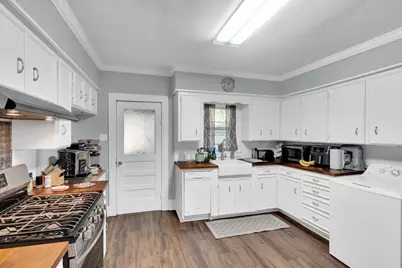 110 W Lampasas Street, Ennis, TX 75119 - Photo 11