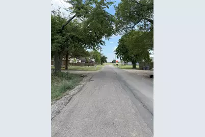 709 S Grand Street, Wolfe City, TX 75496 - Photo 5