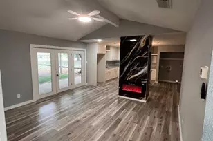 1513 Oakbrook Ct, Lancaster, TX 75134 - Photo 3