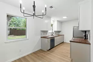 1024 Red Oak St, Azle, TX 76020 - Photo 11