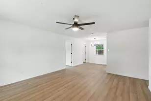 1024 Red Oak St, Azle, TX 76020 - Photo 9