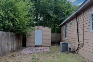 605 E Hickory St, Kaufman, TX 75142 - Photo 17