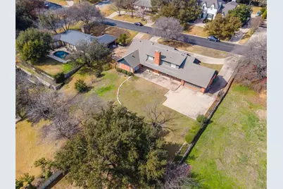 1421 Westover Lane, Westover Hills, TX 76107 - Photo 35