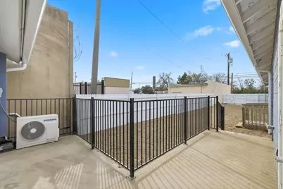 516 N Locust Street, Denton, TX 76201 - Photo 33