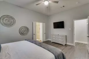 1717 Parkwood Dr, Grapevine, TX 76051 - Photo 11