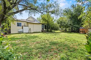 604 S Santa Fe St, Wolfe City, TX 75496 - Photo 5