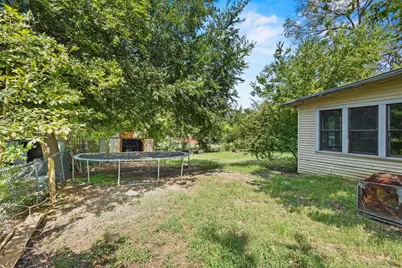 604 S Santa Fe Street, Wolfe City, TX 75496 - Photo 3