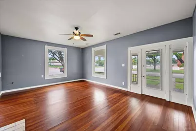 607 W Brown Street, Ennis, TX 75119 - Photo 23