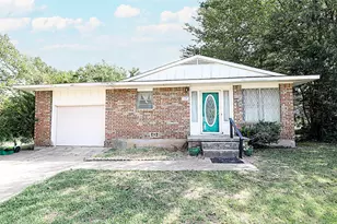 421 E Wilbarger St, Bowie, TX 76230 - Photo 5