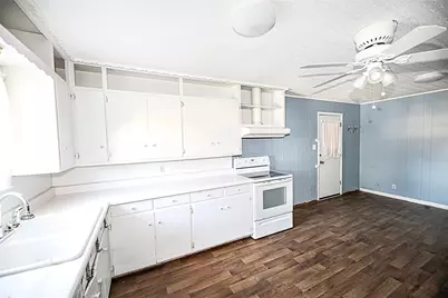 421 E Wilbarger Street, Bowie, TX 76230 - Photo 11