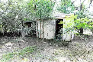 421 E Wilbarger St, Bowie, TX 76230 - Photo 29