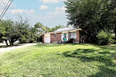 421 E Wilbarger Street, Bowie, TX 76230 - Photo 3