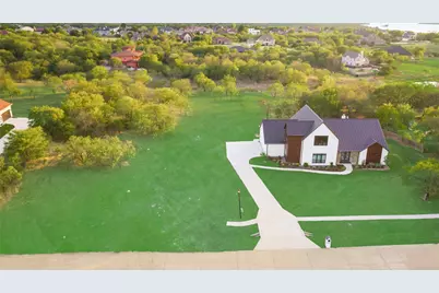 1016 Mallard Pointe Drive, Grand Prairie, TX 75104 - Photo 5