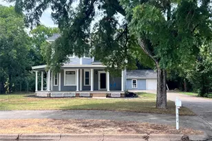 704 Cherry St, Graham, TX 76450 - Photo 1