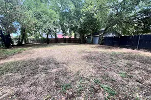 704 Cherry St, Graham, TX 76450 - Photo 37