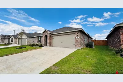 556 Crestridge Drive N, Cleburne, TX 76033 - Photo 3