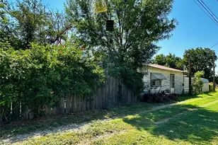 510 E Pecan St, Seymour, TX 76380 - Photo 29