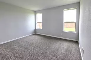 240 Kinley St, Grandview, TX 76050 - Photo 5