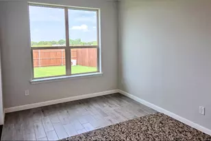 240 Kinley St, Grandview, TX 76050 - Photo 3