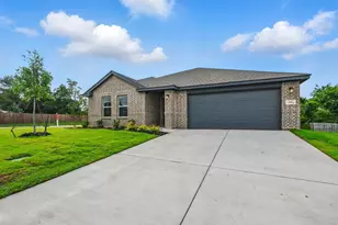 1401 Quail Crk Dr, Cleburne, TX 76033 - Photo 3