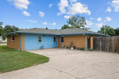 203 E Main Street, Rosebud, TX 76570 - Photo 31