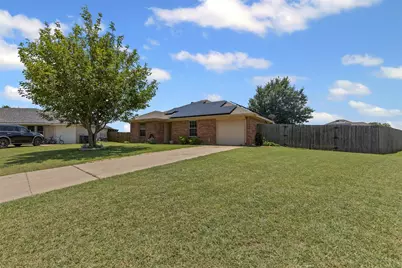 1107 Lynnwood Court, Cleburne, TX 76033 - Photo 5