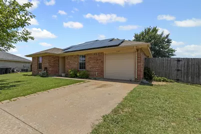 1107 Lynnwood Court, Cleburne, TX 76033 - Photo 3