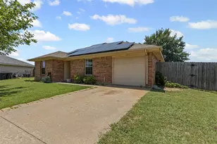 1107 Lynnwood Ct, Cleburne, TX 76033 - Photo 3