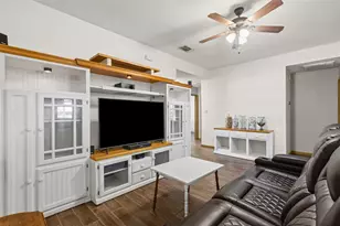 1107 Lynnwood Ct, Cleburne, TX 76033 - Photo 17