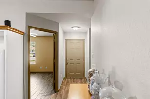 1107 Lynnwood Ct, Cleburne, TX 76033 - Photo 9