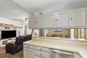 1107 Lynnwood Ct, Cleburne, TX 76033 - Photo 15