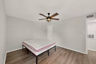 9809 Walnut St, Dallas, TX 75243 - Photo 17