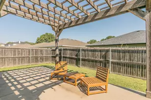 8025 Hidden Oaks Dr, Fort Worth, TX 76120 - Photo 33