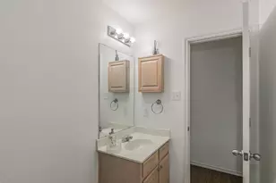 8025 Hidden Oaks Dr, Fort Worth, TX 76120 - Photo 19