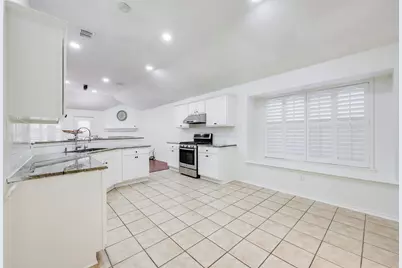 939 Wood Brook Drive, Grand Prairie, TX 75052 - Photo 5