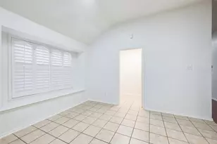 939 Wood Brook Dr, Grand Prairie, TX 75052 - Photo 7