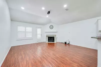 939 Wood Brook Drive, Grand Prairie, TX 75052 - Photo 11