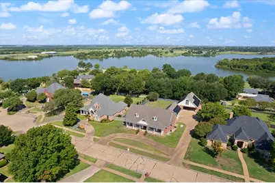 2100 Lakeridge Circle, Ennis, TX 75119 - Photo 1