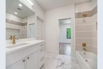 10641 Larchfield Lane, Dallas, TX 75238 - Photo 33