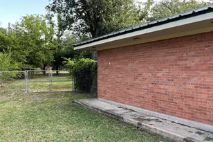 817 E Holly Ln, Mexia, TX 76667 - Photo 17