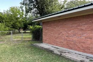 817 E Holly Ln, Mexia, TX 76667 - Photo 17