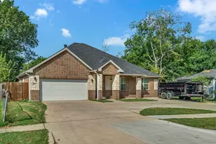 834 Short St, Grand Prairie, TX 75051 - Photo 3